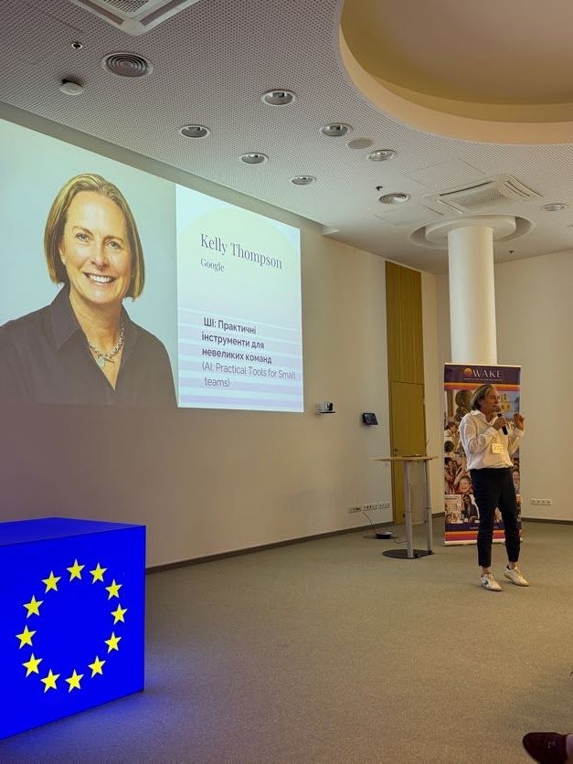 Kelly Thompson presenting to women leaders at Tech2Empower in Vilnius